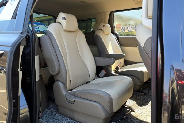 2023 Kia Carnival с пробегом 33 829 км