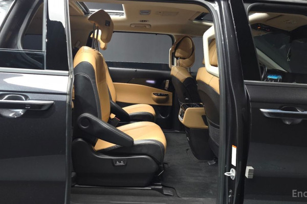 2023 Kia Carnival с пробегом 118 215 км