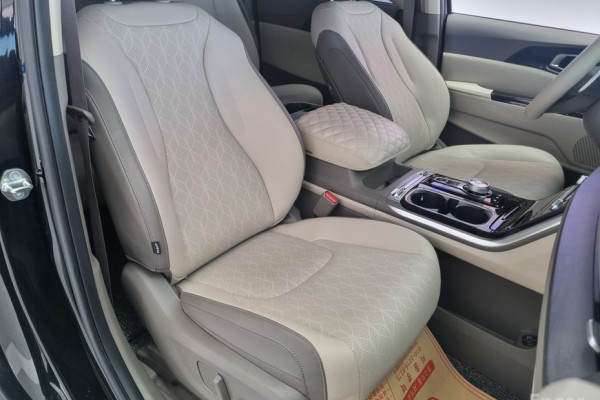 2023 Kia Carnival с пробегом 76 362 км