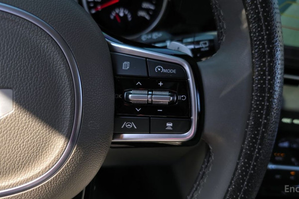 2023 Kia Carnival с пробегом 33 829 км