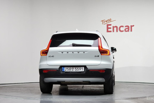 2020 Volvo XC40 с пробегом 102 989 км