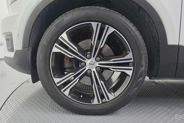 2021 Volvo XC40 с пробегом 101 561 км