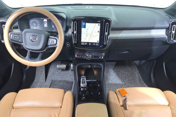 2021 Volvo XC40 с пробегом 101 561 км