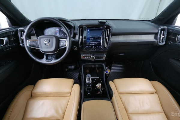 2020 Volvo XC40 с пробегом 102 989 км