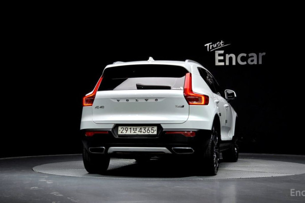 2020 Volvo XC40 с пробегом 77 755 км