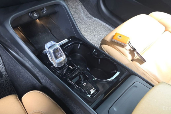 2021 Volvo XC40 с пробегом 101 561 км