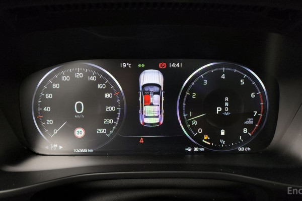 2020 Volvo XC40 с пробегом 102 989 км