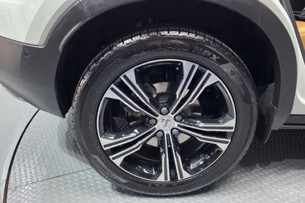 2020 Volvo XC40 с пробегом 77 755 км