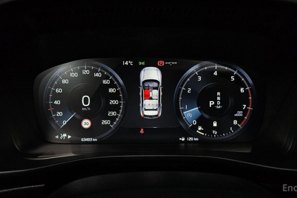 2021 Volvo XC40 с пробегом 63 493 км