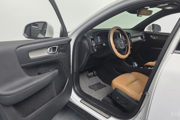 2021 Volvo XC40 с пробегом 101 561 км