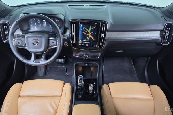 2020 Volvo XC40 с пробегом 46 820 км