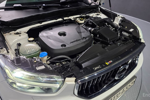 2020 Volvo XC40 с пробегом 77 755 км