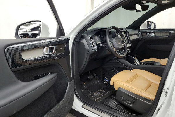 2020 Volvo XC40 с пробегом 102 989 км