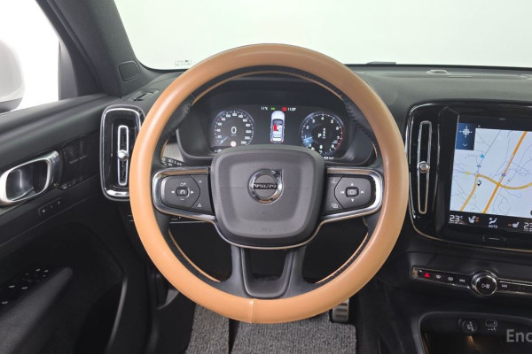 2021 Volvo XC40 с пробегом 101 561 км