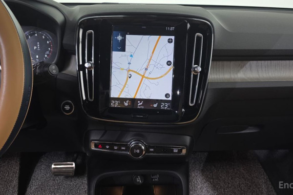 2021 Volvo XC40 с пробегом 101 561 км