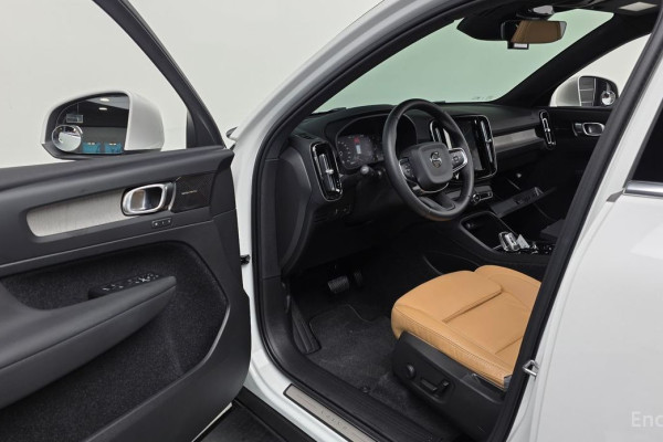 2020 Volvo XC40 с пробегом 46 820 км