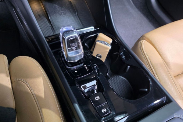 2020 Volvo XC40 с пробегом 77 755 км