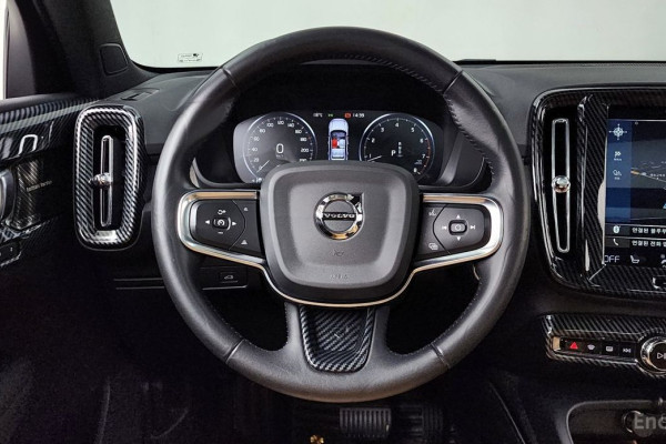 2020 Volvo XC40 с пробегом 102 989 км