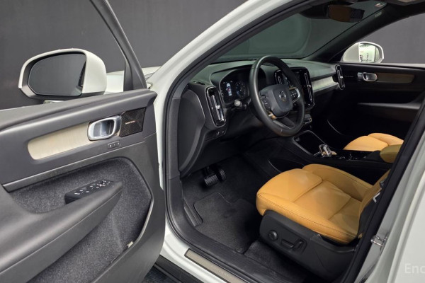 2020 Volvo XC40 с пробегом 77 755 км