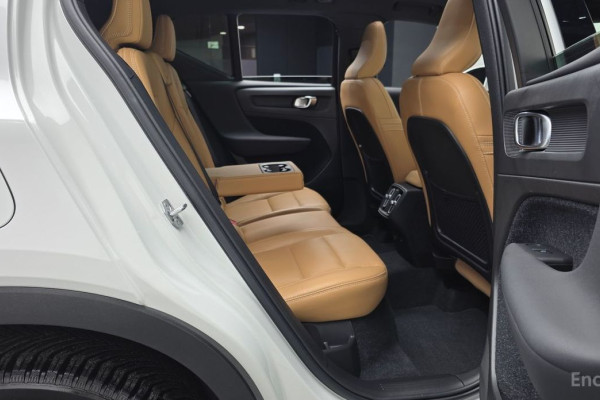 2020 Volvo XC40 с пробегом 46 820 км