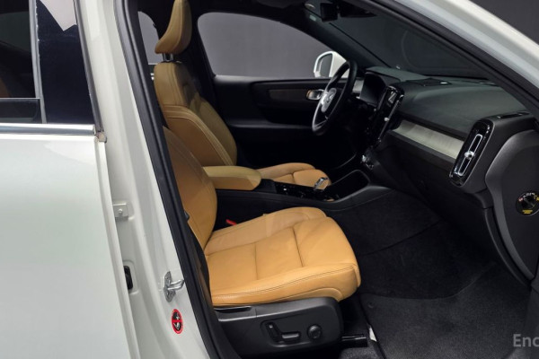 2020 Volvo XC40 с пробегом 77 755 км