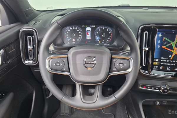 2020 Volvo XC40 с пробегом 46 820 км