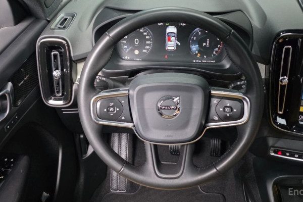 2020 Volvo XC40 с пробегом 77 755 км