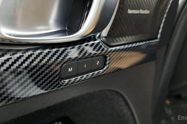 2020 Volvo XC40 с пробегом 102 989 км