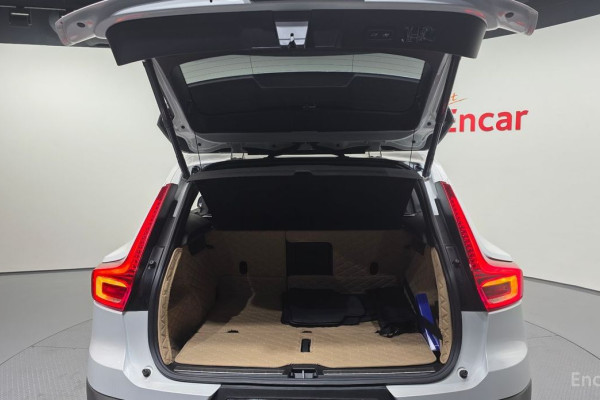 2021 Volvo XC40 с пробегом 101 561 км