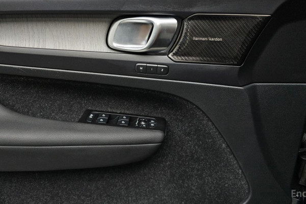 2021 Volvo XC40 с пробегом 63 493 км