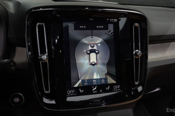 2020 Volvo XC40 с пробегом 77 755 км