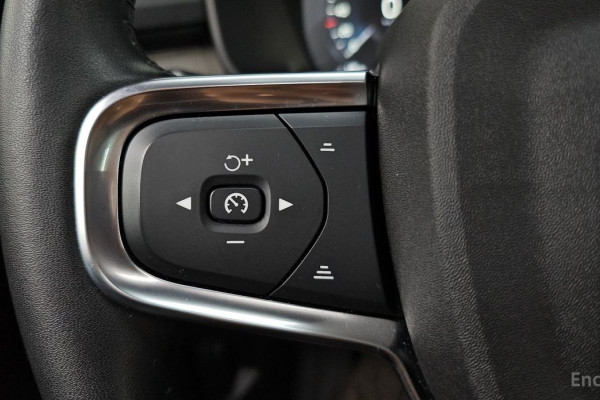 2021 Volvo XC40 с пробегом 63 493 км