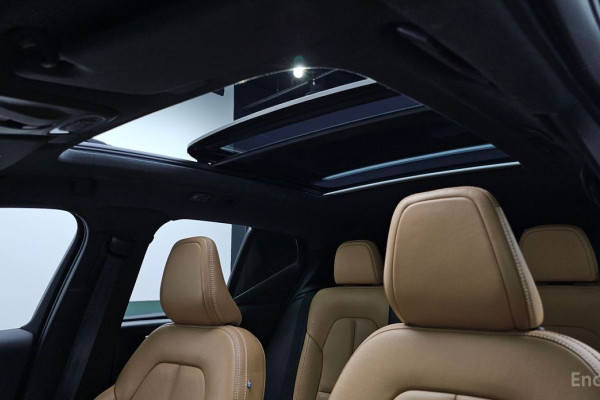 2021 Volvo XC40 с пробегом 63 493 км