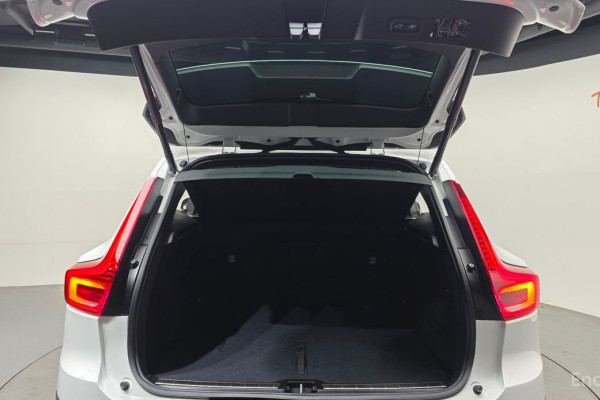 2020 Volvo XC40 с пробегом 46 820 км