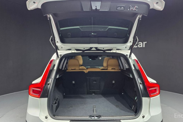 2020 Volvo XC40 с пробегом 77 755 км