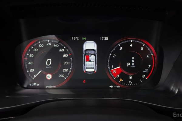 2020 Volvo XC40 с пробегом 34 569 км