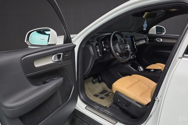 2020 Volvo XC40 с пробегом 34 569 км