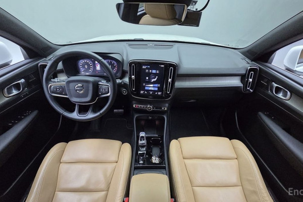 2020 Volvo XC40 с пробегом 58 656 км