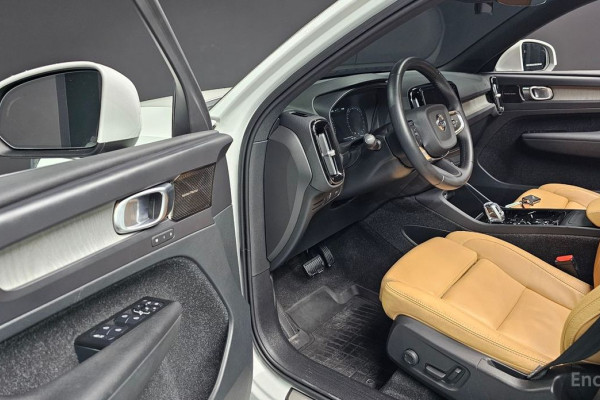 2021 Volvo XC40 с пробегом 84 330 км