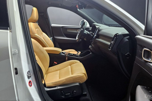 2020 Volvo XC40 с пробегом 37 210 км