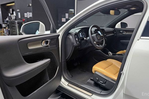 2020 Volvo XC40 с пробегом 37 210 км