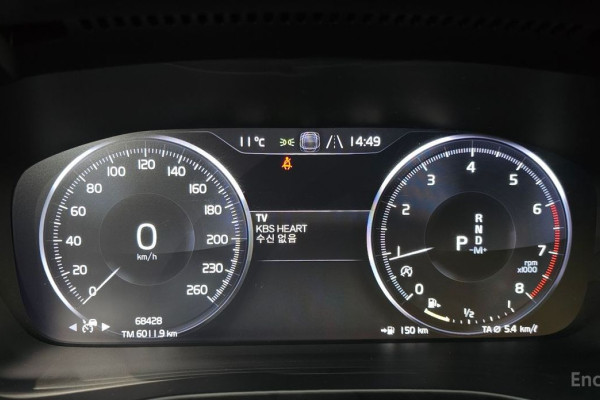 2020 Volvo XC40 с пробегом 68 428 км