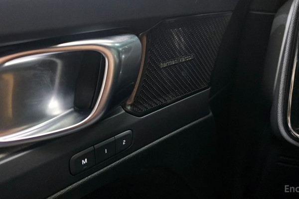 2020 Volvo XC40 с пробегом 37 210 км