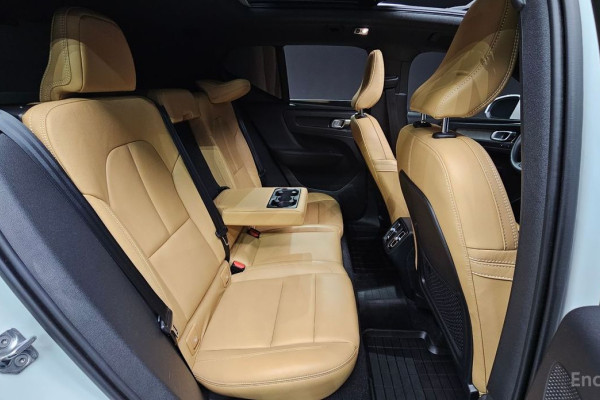 2021 Volvo XC40 с пробегом 84 330 км