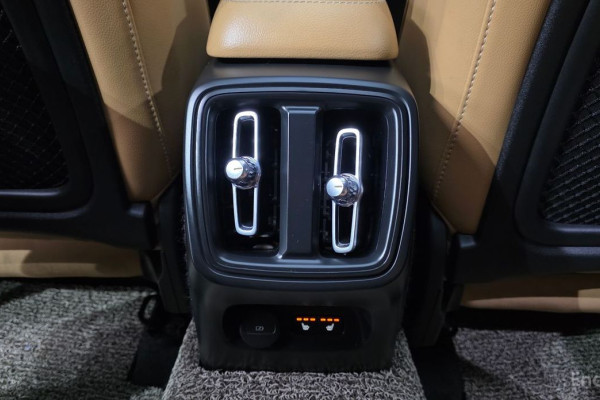 2020 Volvo XC40 с пробегом 34 569 км