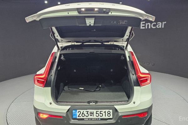 2021 Volvo XC40 с пробегом 84 330 км