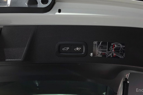 2020 Volvo XC40 с пробегом 34 569 км