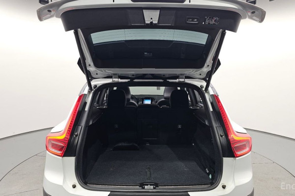 2020 Volvo XC40 с пробегом 68 428 км