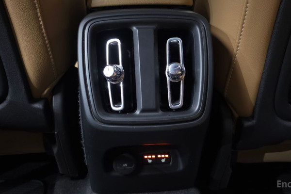 2020 Volvo XC40 с пробегом 53 393 км