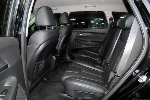 2023 Hyundai Santa Fe с пробегом 12 037 км